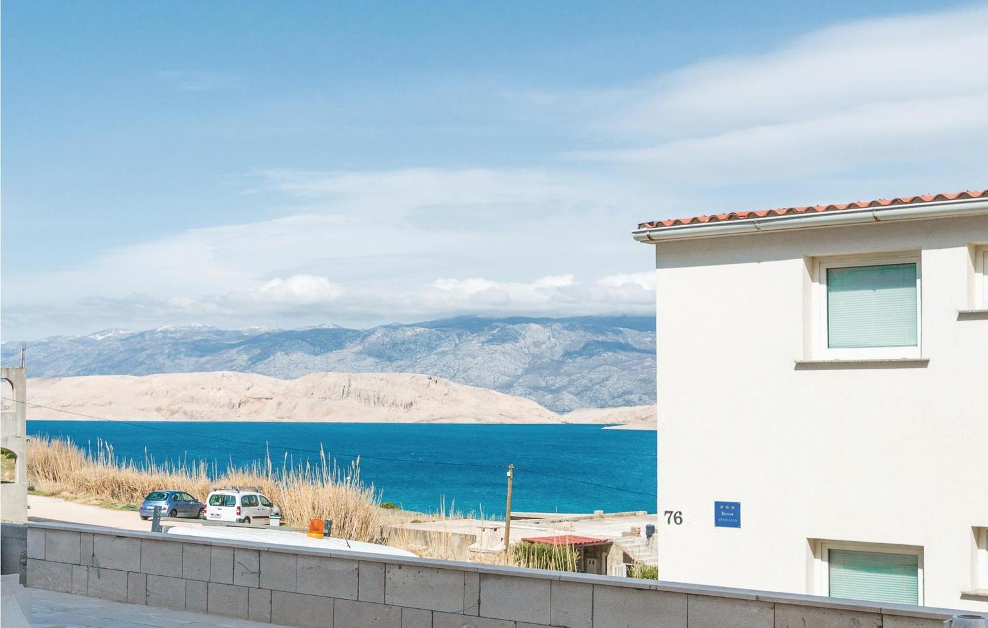 2 Bedroom Beautiful Apartment In Pag Pag Town Extérieur photo