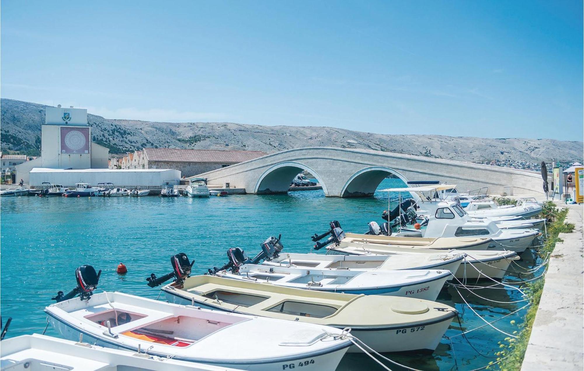 2 Bedroom Beautiful Apartment In Pag Pag Town Extérieur photo